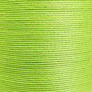 Fil de lin ciré MeiSi vert pomme, cartonnette de 8m, 0,65 mm, mercerie fine pour couture et broderie.
