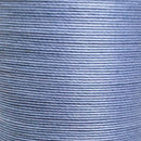 Fil de lin ciré MeiSi bleu orage, 8m, très fin M40, 0,45 mm, mercerie pour couture et broderie, zoom sur le fil.