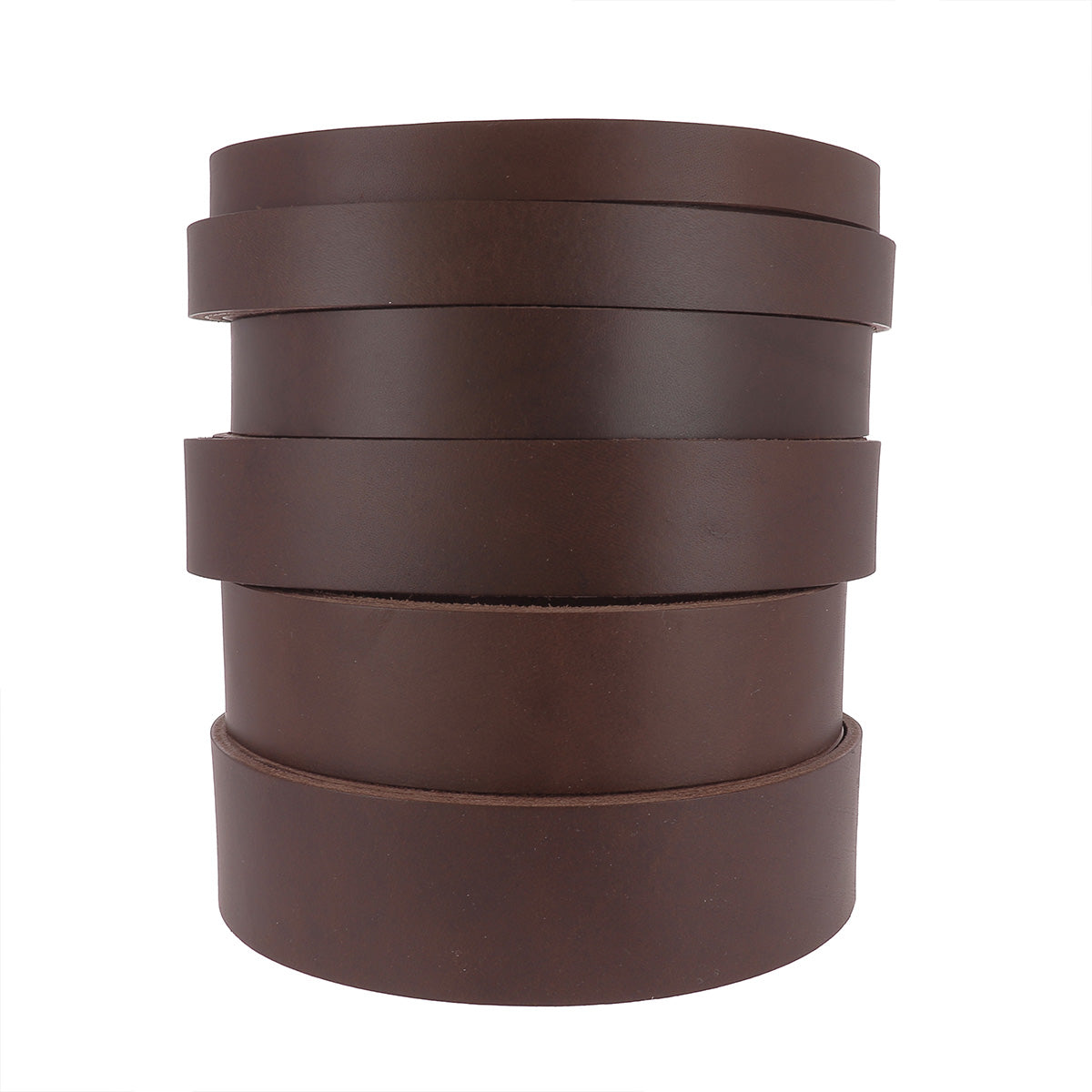 Lanière en cuir de collet Nourri Lisse Deco Cuir, tannage végétal, couleur chocolat, épaisseur 3,2 mm, sur fond clair.