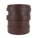 Lanière en cuir de collet Nourri Lisse Deco Cuir, tannage végétal, couleur chocolat, épaisseur 3,2 mm, sur fond clair.
