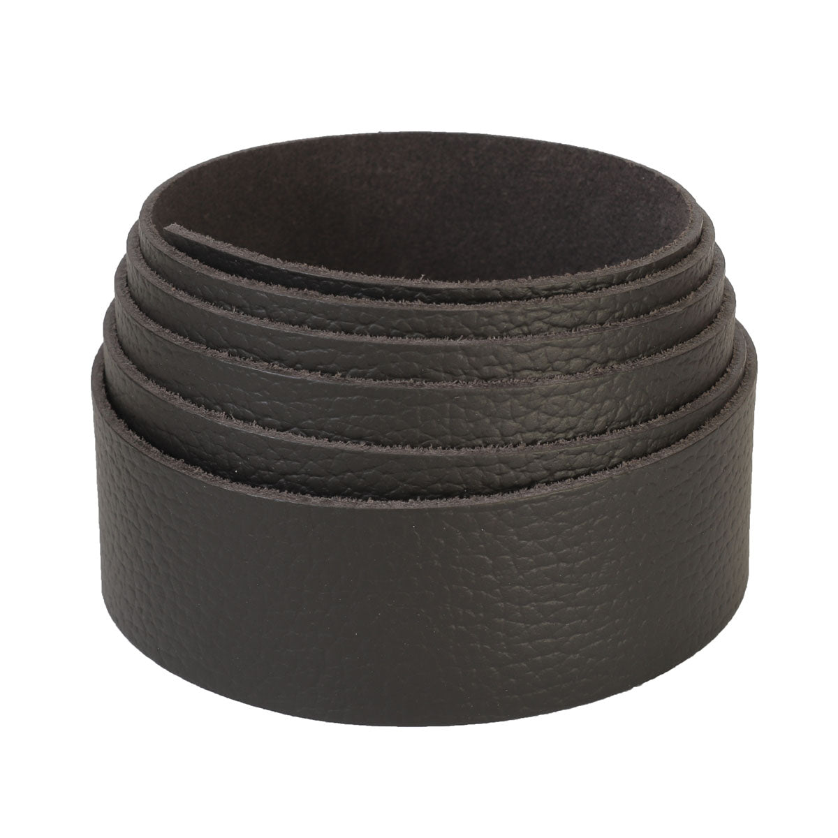 Lanière en cuir de croupon grainé tannage végétal marron foncé, fabriquée par Autres, vue en gros plan sur la texture du cuir.