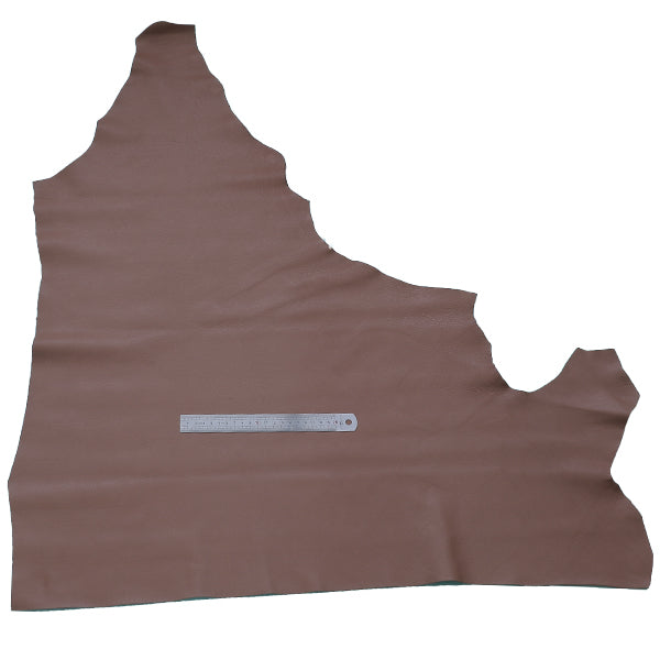Peau de cuir de vachette SWEET 2 ALEZAN, texture souple et naturelle, pour projets de maroquinerie ou décoration.