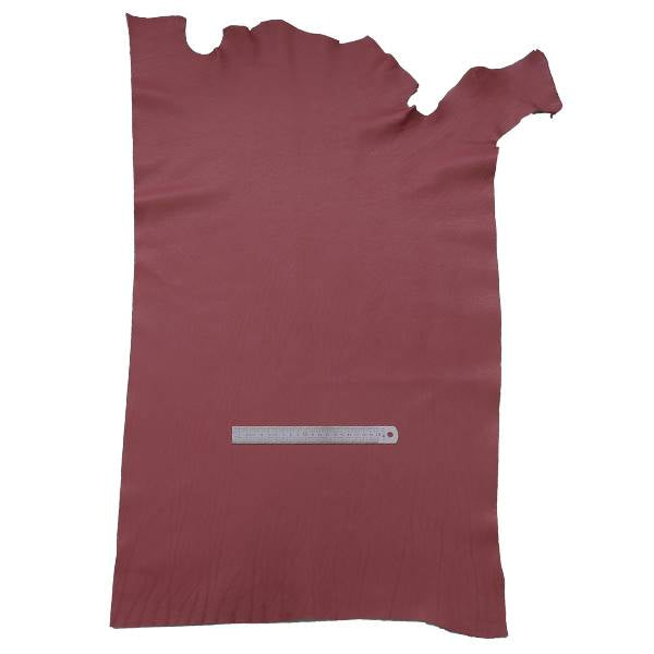 Peau de cuir de vachette SWEET 2 de couleur Bordeaux, naturelle et texturée, idéale pour la maroquinerie ou la décoration.