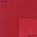 Morceau de cuir en veau SATINLYS rouge, texture lisse et souple, utilisé pour la maroquinerie ou la couture.