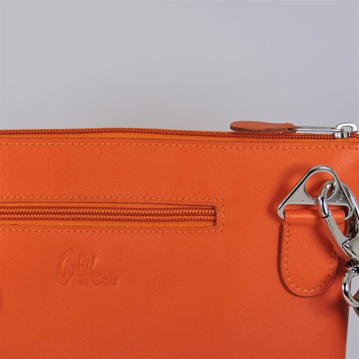 Anneau triangle en bouclerie orange pour sac ou pochette, finition en cuir O-fil du cuir, accessoire de maroquinerie.