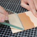 Lissoir en verre trempé Autres, outil de polissage avec surface en verre, visible en gros plan dans l'image.