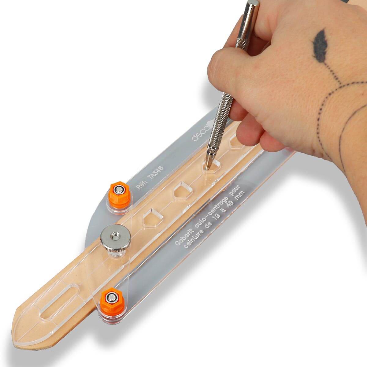 Gabarit auto-centrage pour trous de ceinture Deco Cuir, outil précis pour trous de 19 à 49 mm, en cuir.