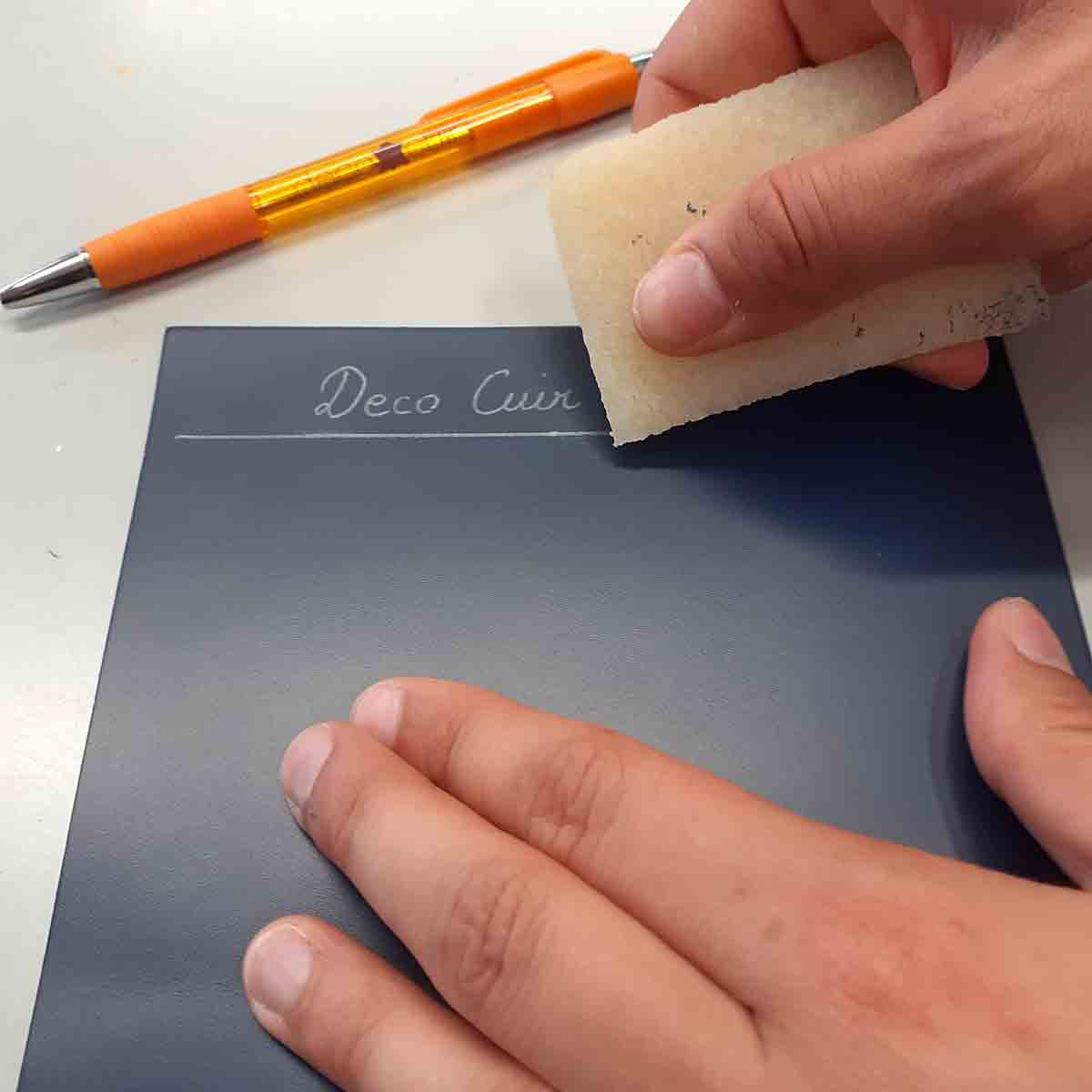 Recharge argent pour stylo Deco Cuir, outil de marquage effaçable sur cuir, mine fine et élégante.