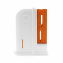 Aiguiseur de ciseaux universel Fiskars, outil de coupe avec lame en acier pour un affûtage précis, visible en gros plan.