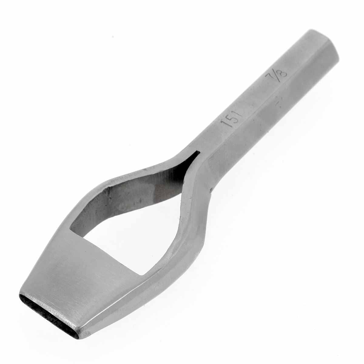 Emporte-pièce à frapper à enchapure Osborne 151 en acier, outil pour découpe précise, image montrant le métal et la forme de l'outil.