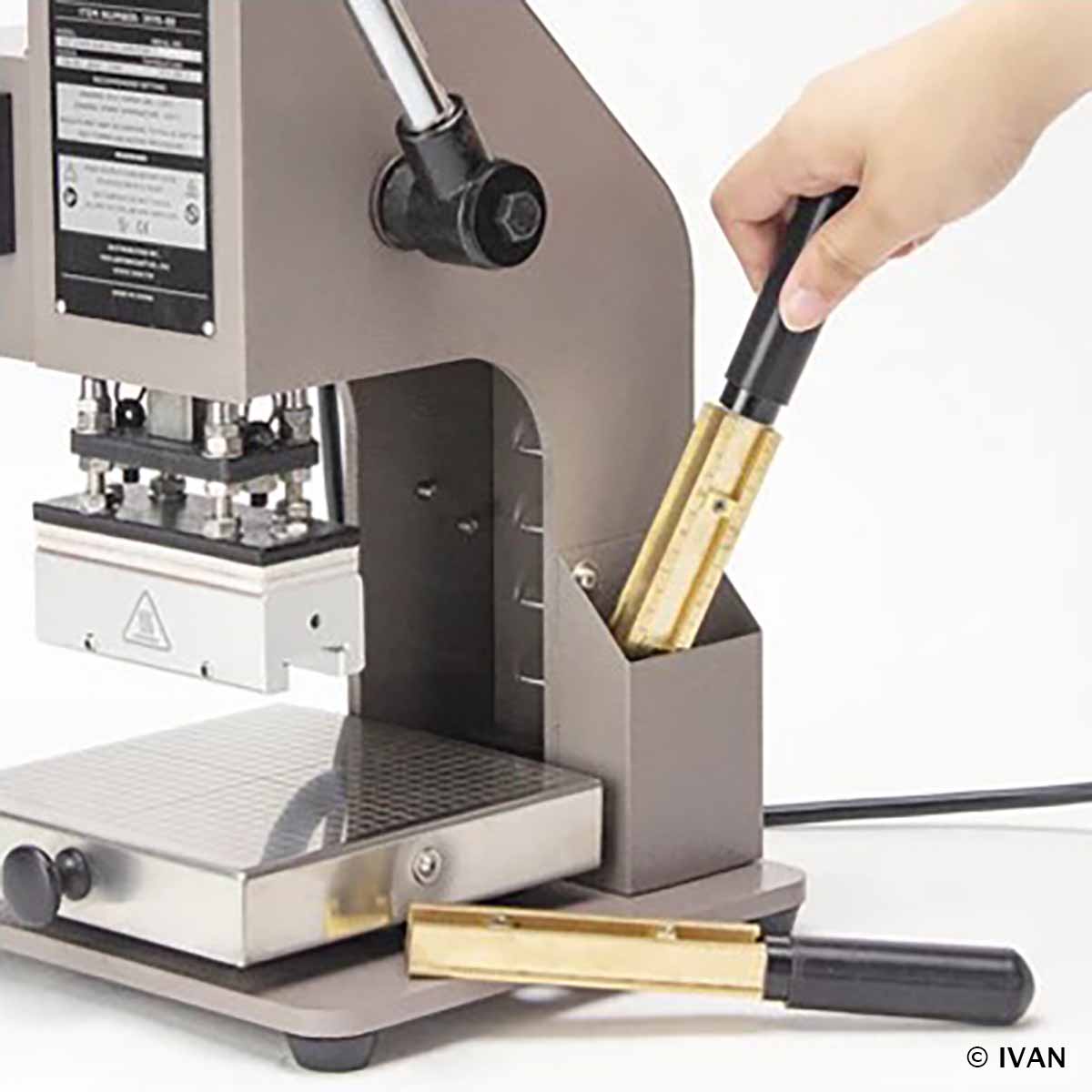 TA850-Presse-a-chaud-pour-matoirs-et-transfert-de-foil-Craftplus-3970-00-2-.jpg