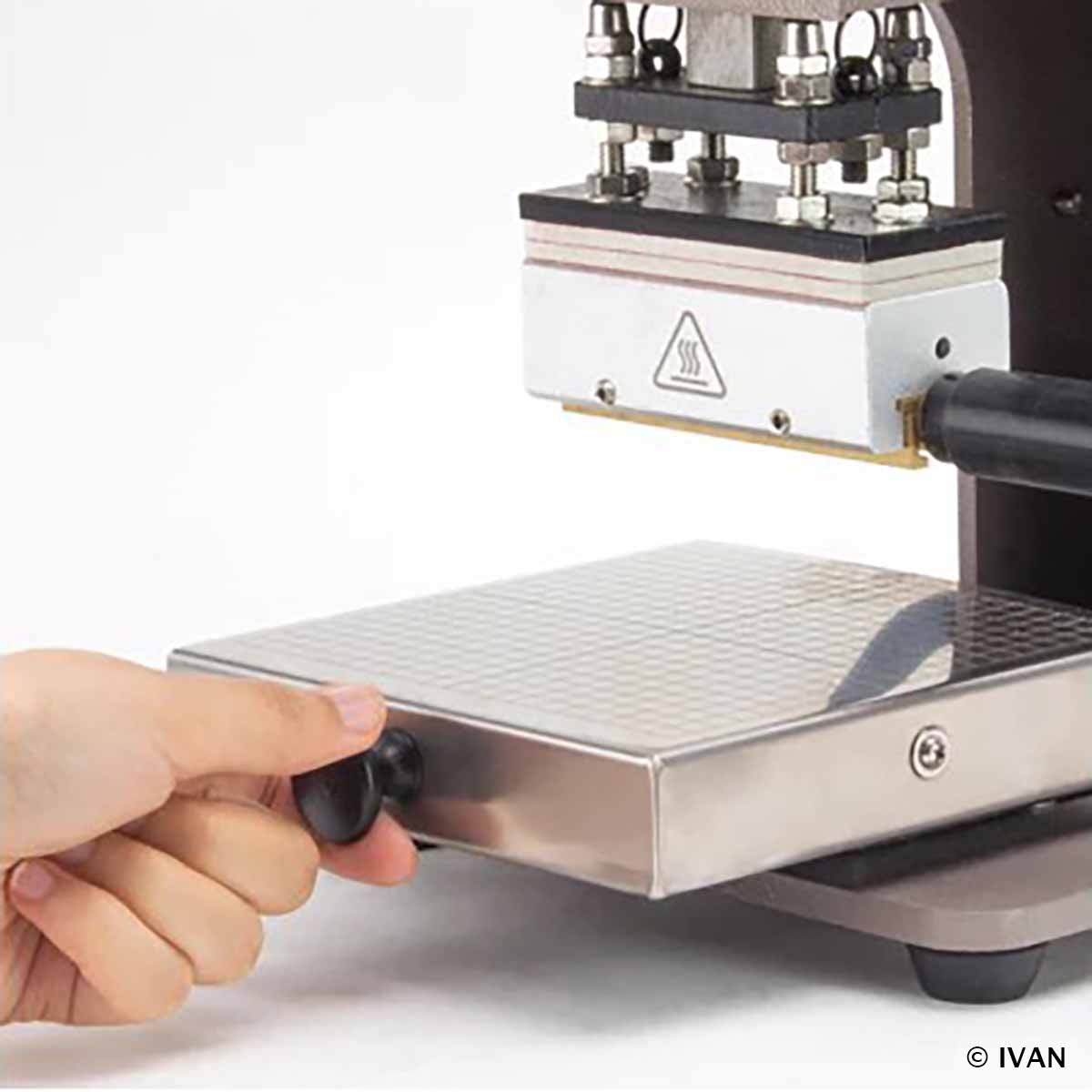 TA850-Presse-a-chaud-pour-matoirs-et-transfert-de-foil-Craftplus-3970-00-3-.jpg