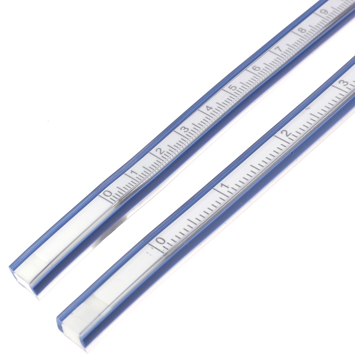 Règle souple incurvée en outils, flexible pour mesurer et tracer des courbes, marque Autres, visible sur fond blanc.
