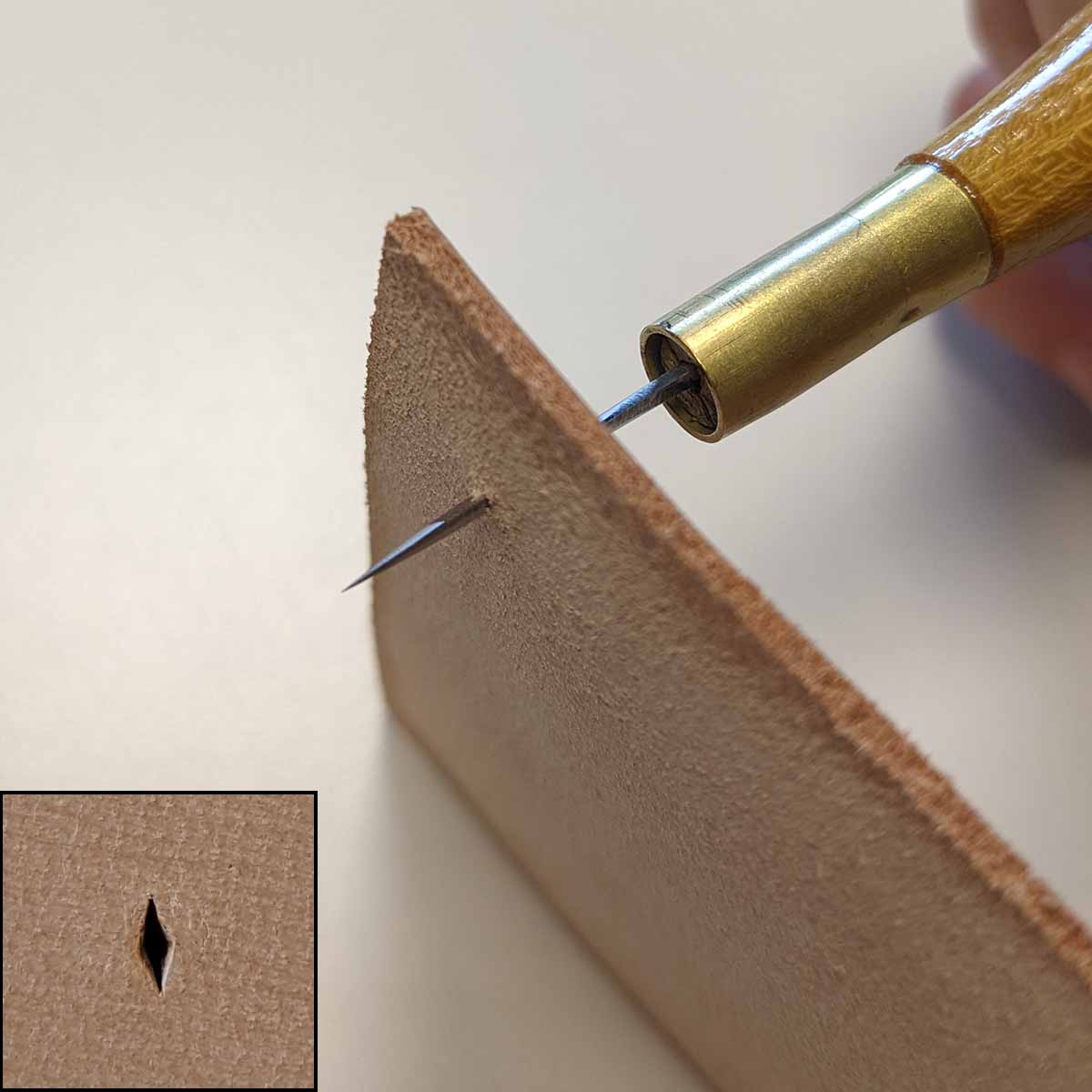 Lame d’alêne Vergez Blanchard pour cuir, coupe diamant, point sellier, outils de maroquinerie, finition précise.