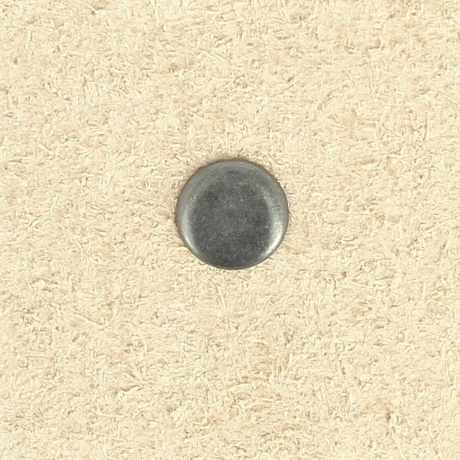 Rivet double calotte bombé en lot de 100, accessoires robustes pour fixation durable, visible en gros plan.