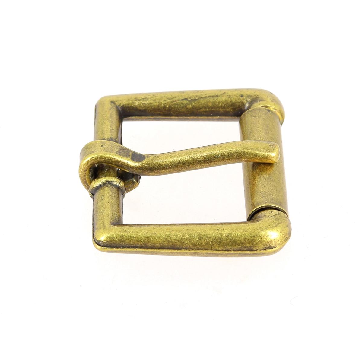 Boucle de ceinture à rouleau YOU en bouclerie, finition métallique, vue en gros plan sur la boucle.