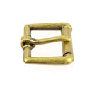 Boucle de ceinture à rouleau YOU en bouclerie, finition métallique, vue en gros plan sur la boucle.
