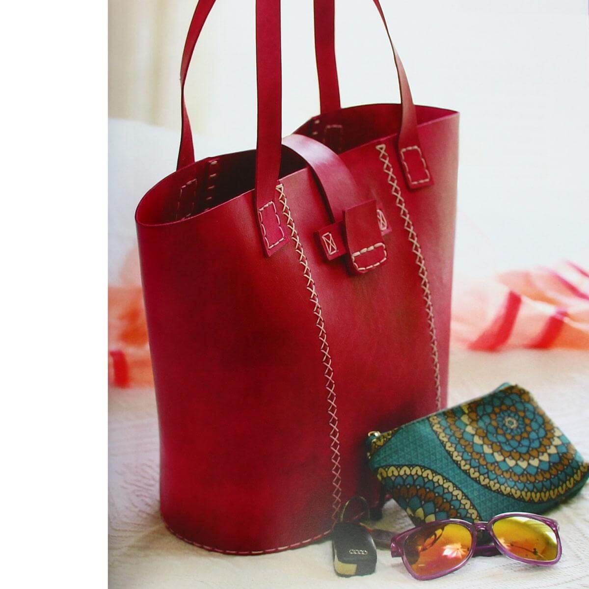 TL-67976-00-1-livre-tuto-creations-cuir-0012-zoom.jpg