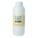 Teinture Eco-Flo Waterstain marron clair pour bois, application visible sur un panneau en bois clair, finition naturelle.