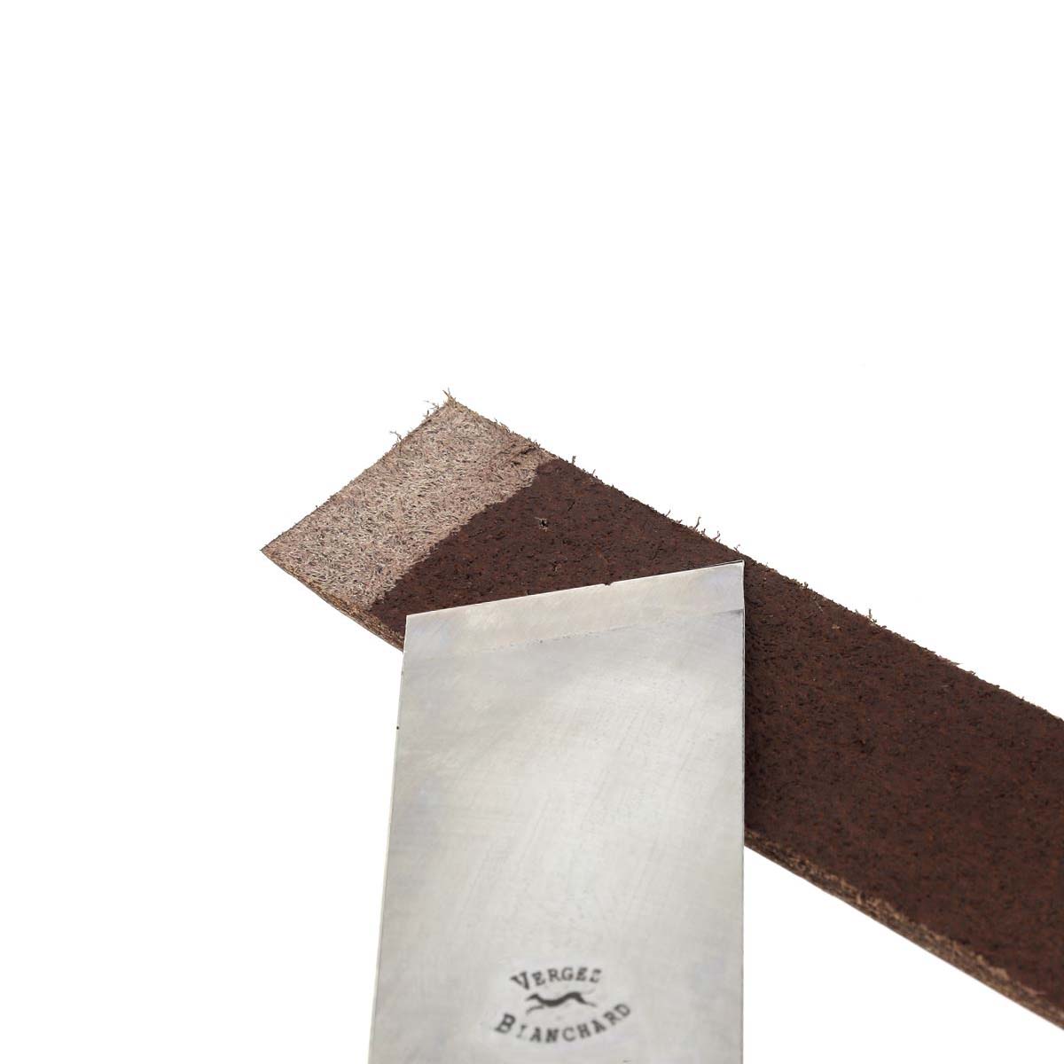 Couteau à parer oblique pour gaucher Vergez Blanchard, outil de cuisine professionnel, lame fine et tranchante pour la découpe précise.
