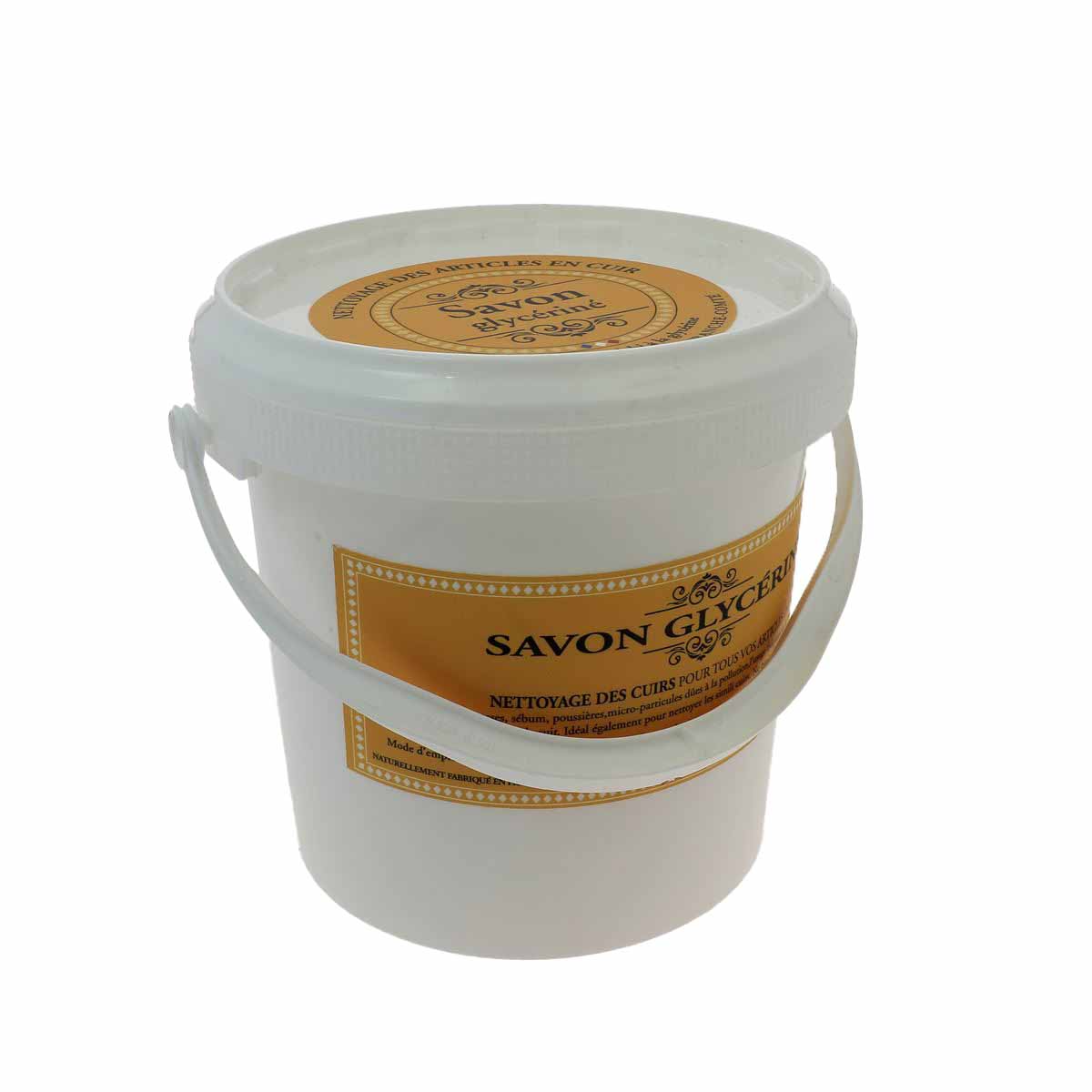 Savon en pâte enrichi à la glycérine de la marque Trimadel pour nettoyer et entretenir le cuir efficacement.