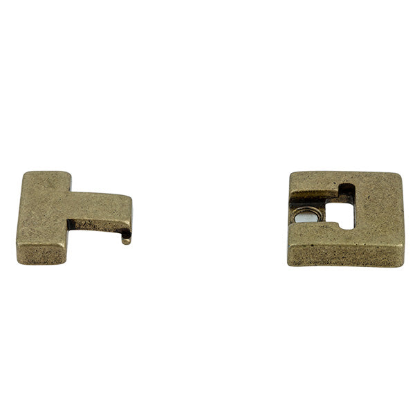 Fermoir bijou ISA aimanté en lacet plat pour créations bijoux, développé par Autres, visible sur l'image.