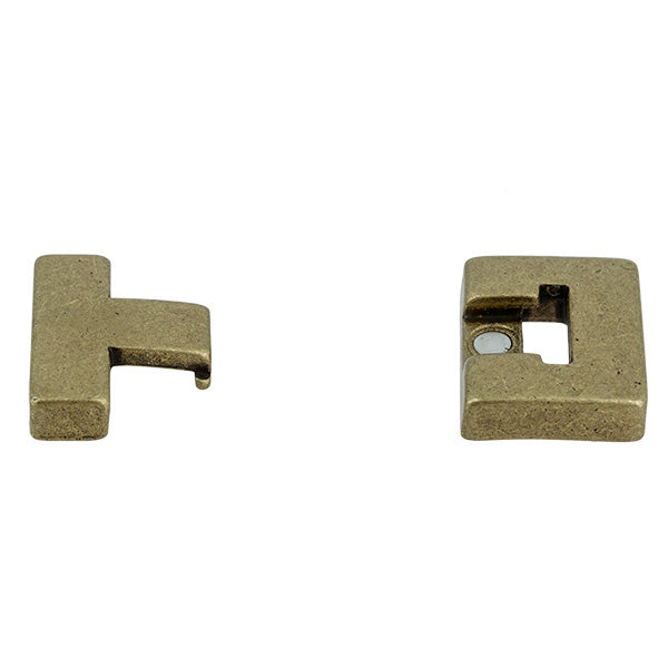 Fermoir bijou ISA aimanté pour lacet plat, création de bijoux, en métal avec doublure élégante, visible sur fond neutre.
