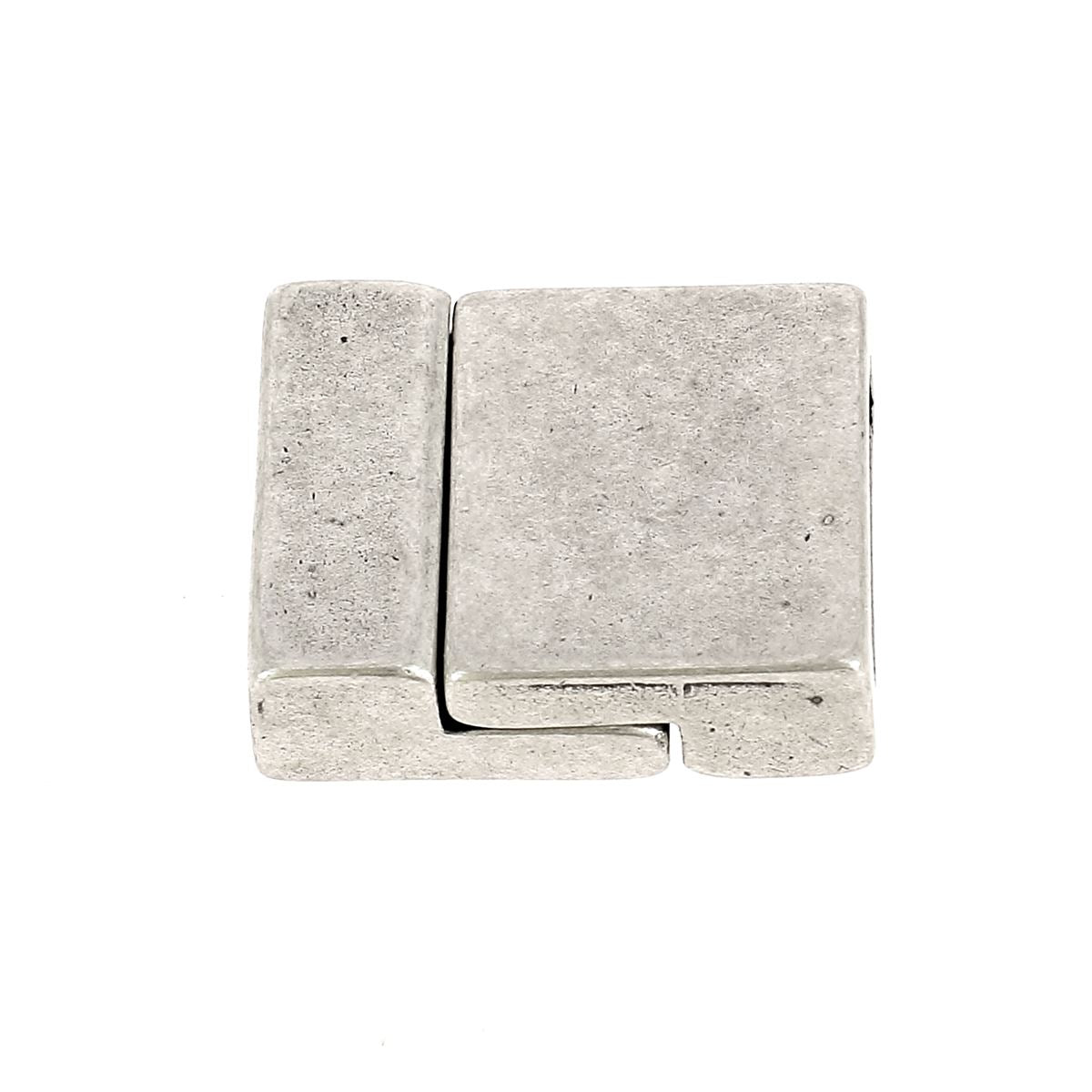 Fermoir bijou en rectangles aimantés pour lacet plat, création de bijoux, image montrant le fermoir en métal.