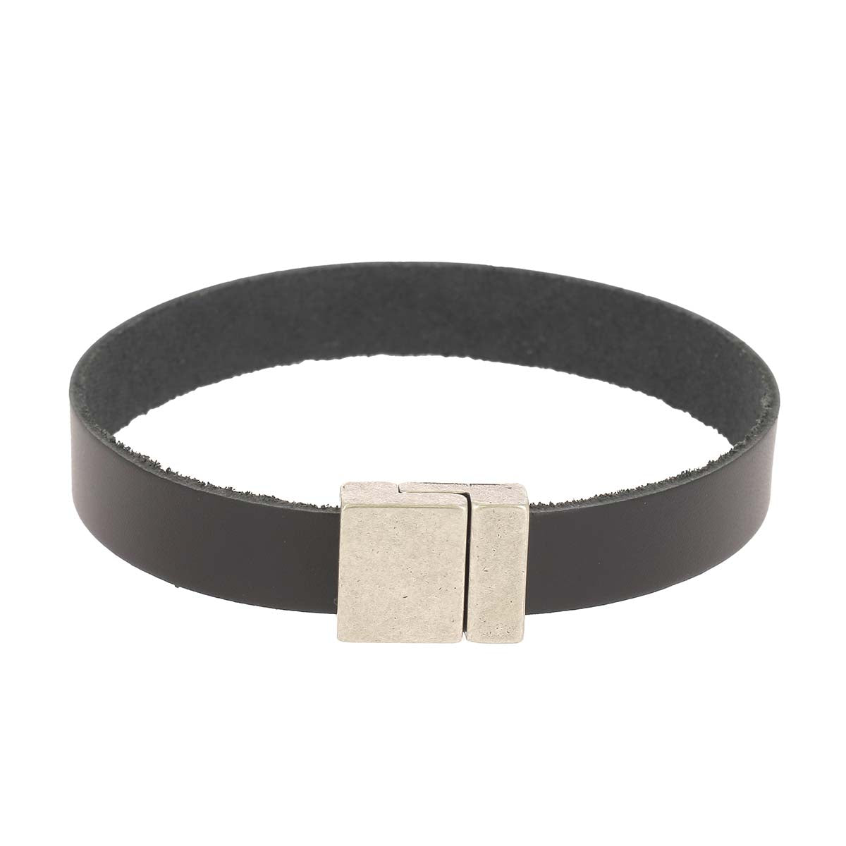 Fermoir bijou en rectangles aimantés avec lacet plat, création de bijoux, design élégant et pratique.