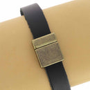 Fermoir bijou rectangle aimanté pour lacet plat, création de bijoux, design élégant et pratique.
