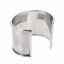 Bracelet manchette en inox de 46mm de la marque Ivan, accessoire élégant avec finition métallique brillante.