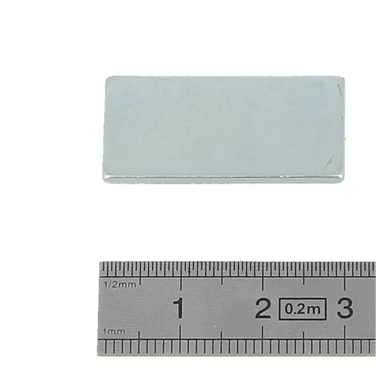 Aimant rectangulaire Autres, accessoire métallique de 30x15x2 cm, visible avec surface magnétique.
