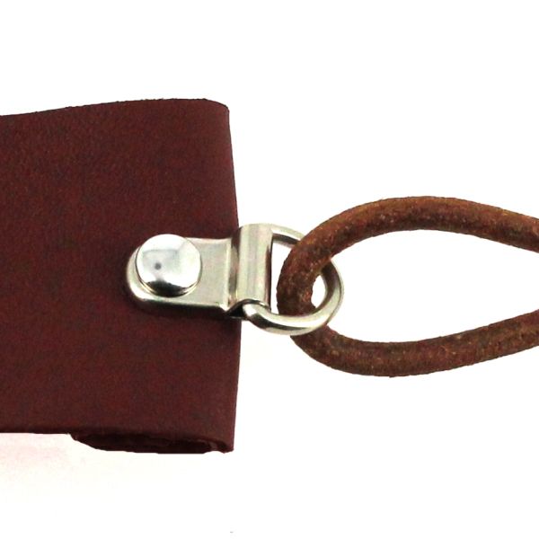 Anneau passe-lacet à riveter en nickel, boucle de fixation pour lacets, fabriqué par Autres, image montrant l'attache en détail.