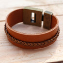 Lacets en cuir pigmenté bronze de Deco Cuir, tressés plats, visibles en détail sur ce bracelet tressé en cuir.