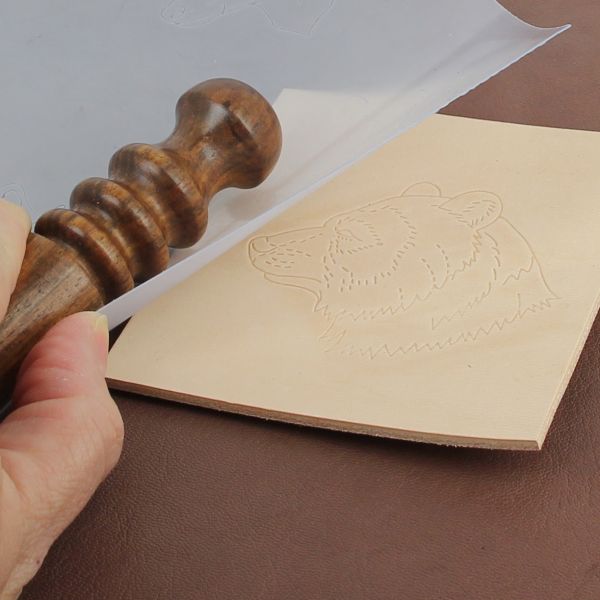 Calque réutilisable pour transfert de motifs sur cuir avec animaux en plein air, par Tandy Leather, outil pour arts du cuir.