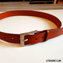 Ceinture en cuir finition de tranche mate de Deco Cuir de couleur chocolat, montrant la texture lisse et la finition élégante.