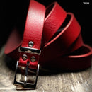 Lanière en cuir rouge vif de 3,4mm, tannage végétal, pour ceinture ou accessoires, par Deco Cuir, texture souple et résistante