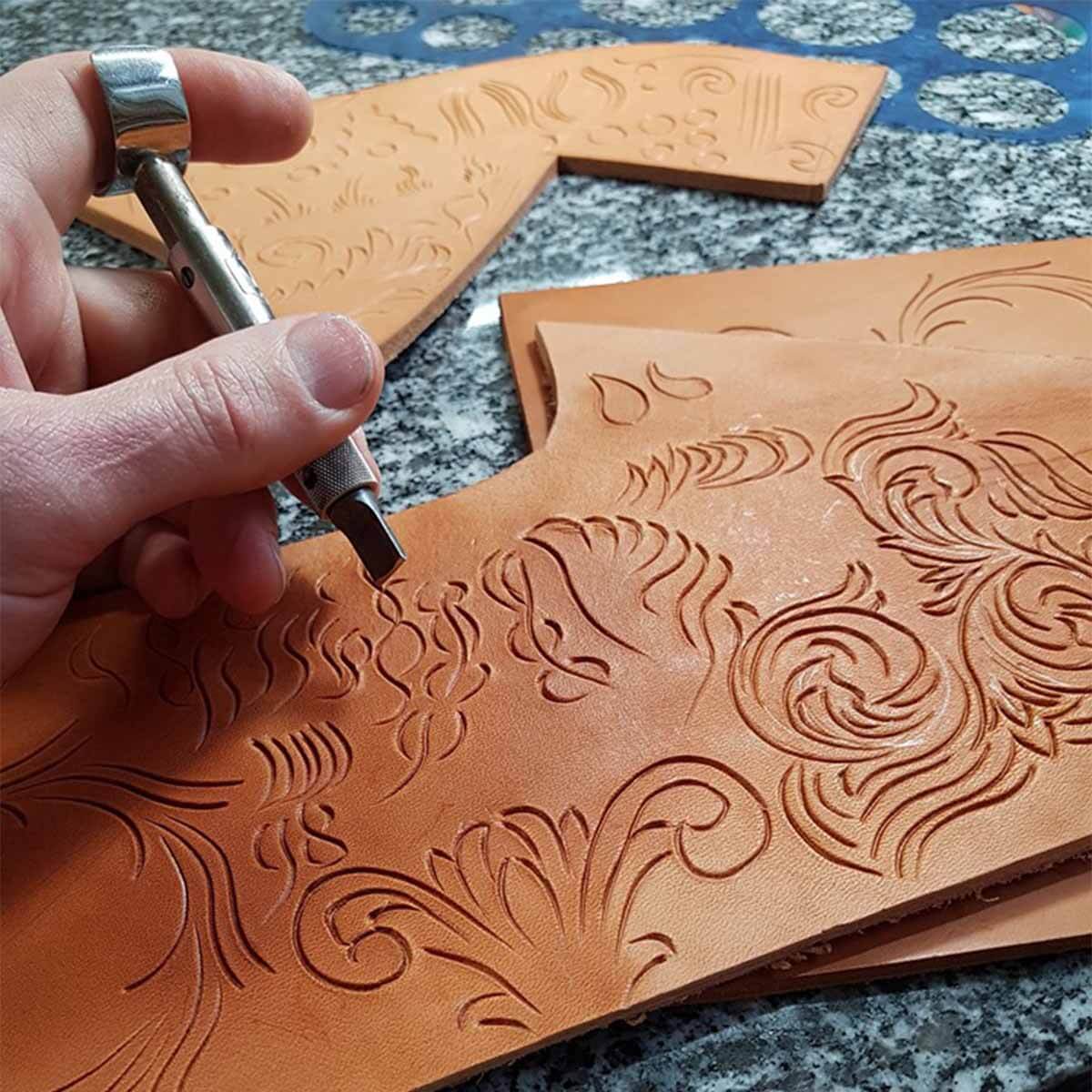 Couteau à ouvrir pivotant ajustable Ivan avec lame de fixation 7/32 pouces, outil pratique pour ouvrir et réparer.