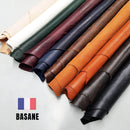Peau entière de cuir de basane en France, tannage végétal, couleur Bordeaux, texture lisse et naturelle, cuir authentique.