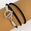 Fermoir T en argent vieilli pour bijoux avec lacet rond de 3 mm, création de bijoux élégante et durable.
