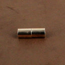 Fermoir bijou en cylindre aimanté en or rose, pour lacet rond 5 mm, création de bijoux élégante et pratique.