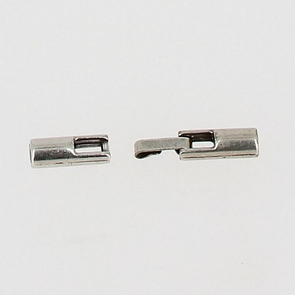 Fermoir bijou en argent vieilli avec fermeture clip pour lacet rond de 3 mm, création de bijoux élégante et durable.