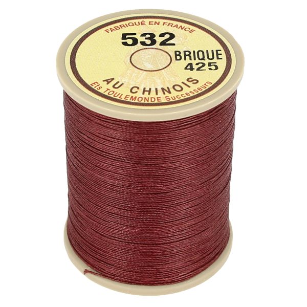 Bobine de 250m de fil de lin câblé glacé AU CHINOIS, couleur Brique 425, pour travaux de mercerie et couture.
