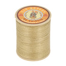 Bobine de 266m de fil de lin AU CHINOIS retors extra glacé n°24 pour mercerie, en gros plan sur le fil de lin beige