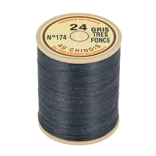 Bobine de 266m de fil de lin AU CHINOIS n°24, mercerie, fil retors extra glacé, couleur foncée.