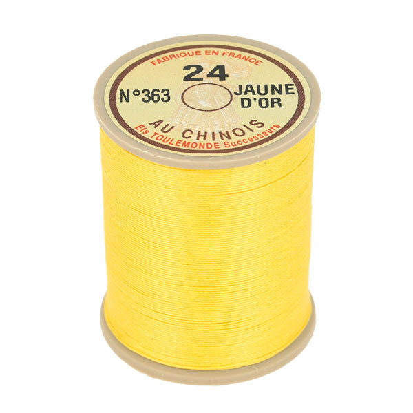 Bobine de 266m de fil de lin AU CHINOIS n°24, mercerie, fil de lin retors extra glacé en jaune or, visible sur la bobine.