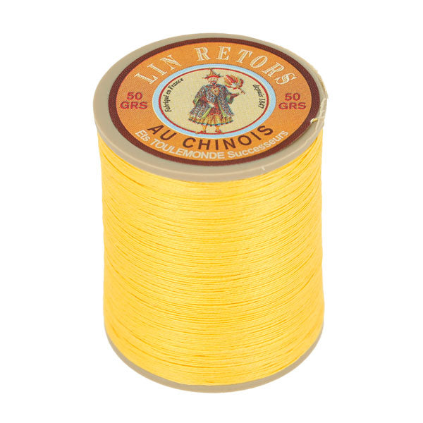 Bobine de 350m de fil de lin AU CHINOIS n°40, mercerie, retors extra glacé, couleur jaune or, visible sur la bobine.
