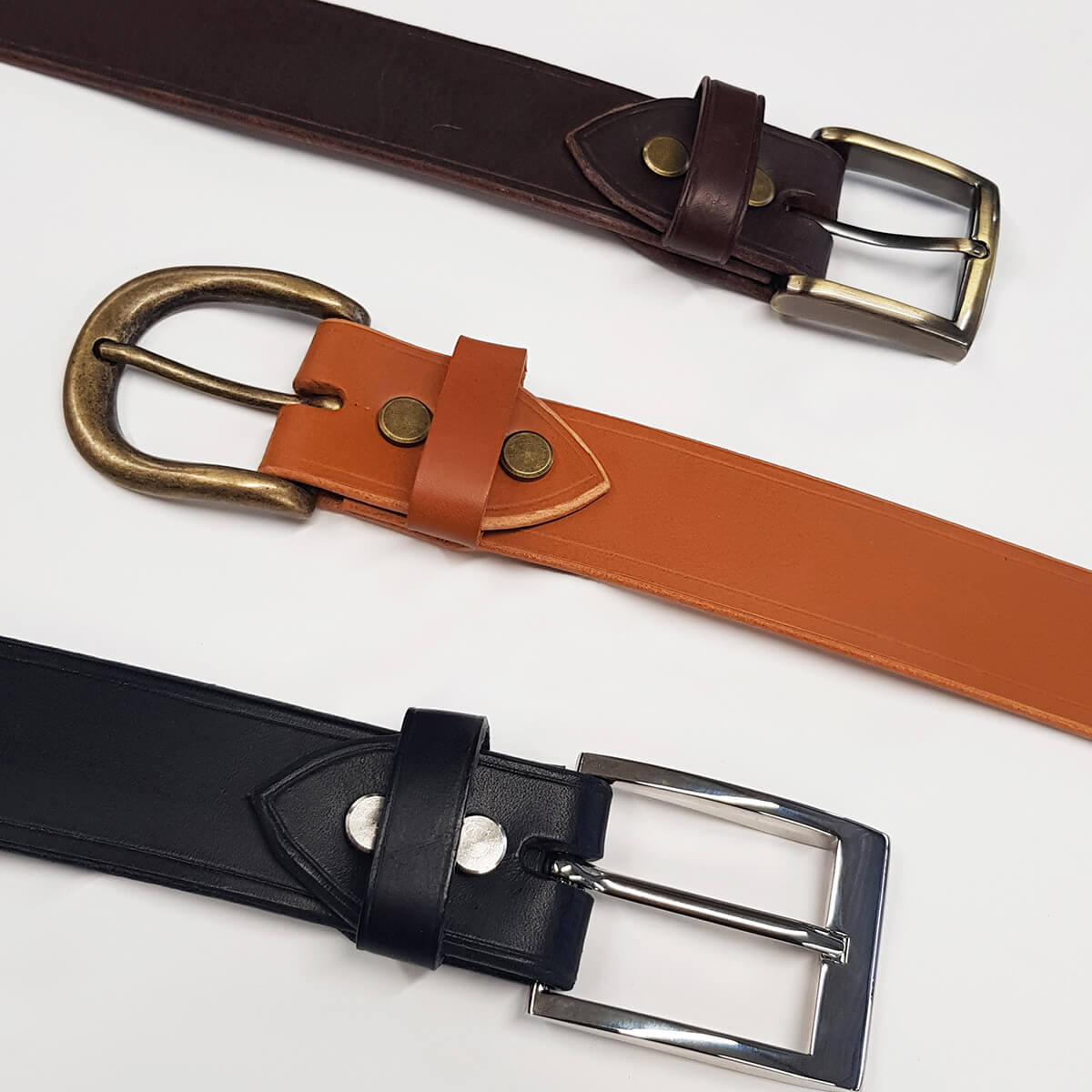 Formation Deco Cuir pour débutants, fabrication de ceinture en cuir sans couture, image montrant la création de la ceinture.