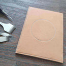 Formation en couture cuir sellier par Deco Cuir, zoom sur techniques d'initiation et de perfectionnement pour la maroquinerie.