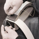 Formation en couture cuir point sellier par Deco Cuir, image d'une session de travail du cuir en Loire-Atlantique.